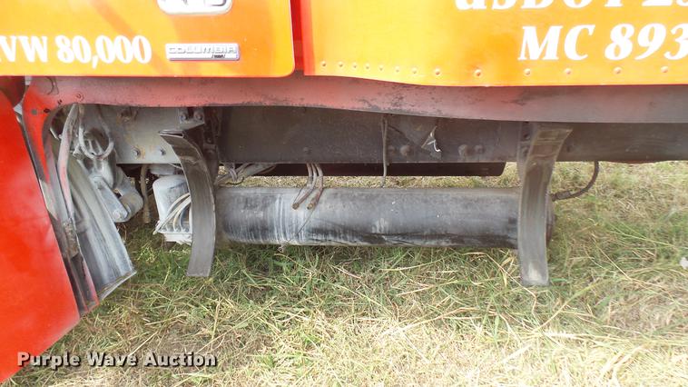 image for item DB3492 2007 Freightliner Columbia semi truck