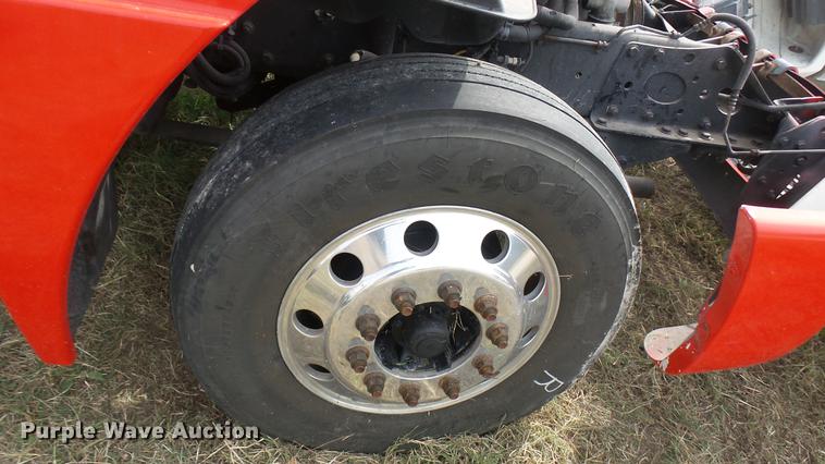 image for item DB3492 2007 Freightliner Columbia semi truck