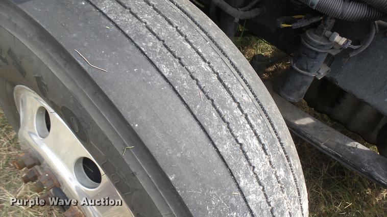 image for item DB3492 2007 Freightliner Columbia semi truck