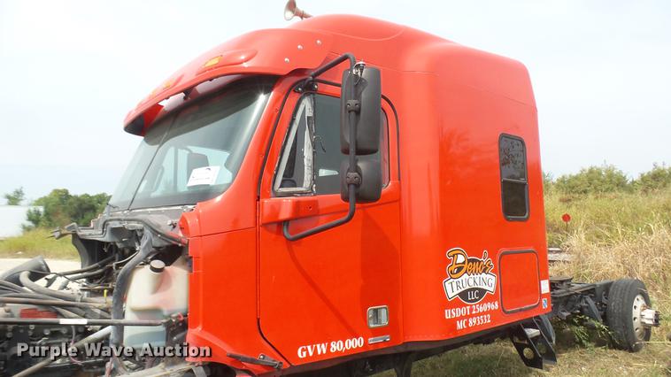 image for item DB3492 2007 Freightliner Columbia semi truck