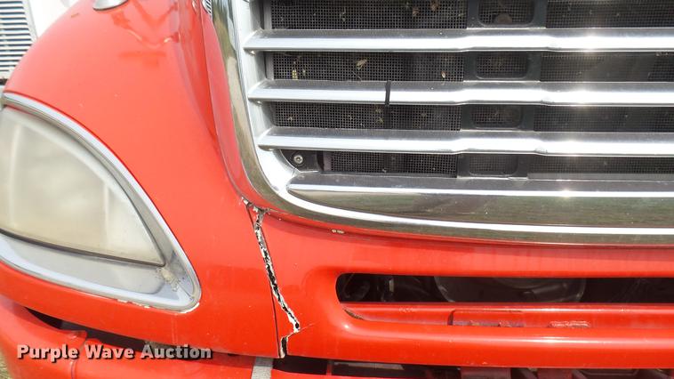 image for item DB3492 2007 Freightliner Columbia semi truck