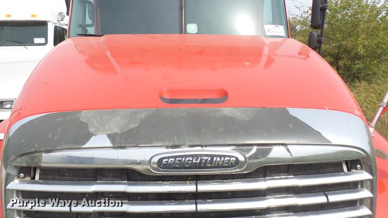 image for item DB3492 2007 Freightliner Columbia semi truck