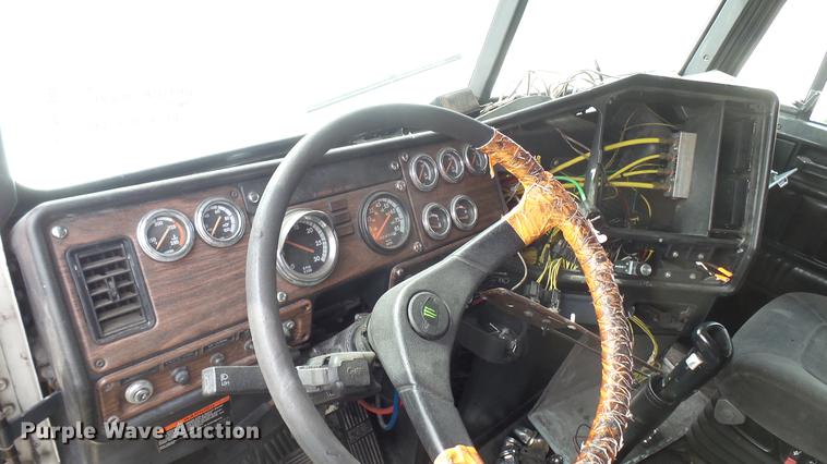 image for item DB3499 1998 Freightliner semi truck