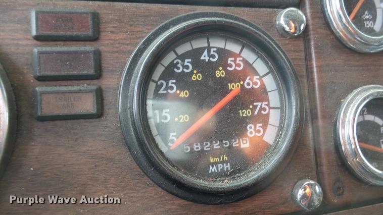 image for item DB3499 1998 Freightliner semi truck