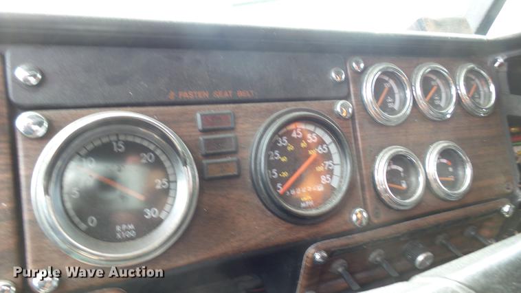 image for item DB3499 1998 Freightliner semi truck