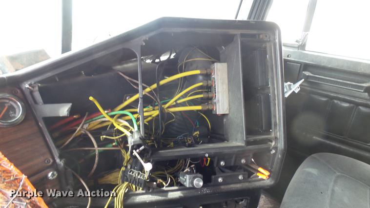 image for item DB3499 1998 Freightliner semi truck