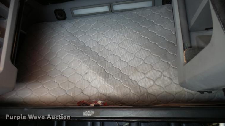 image for item DB3499 1998 Freightliner semi truck