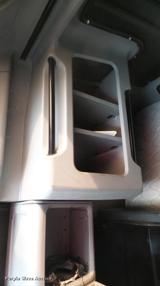 image for item DB3499 1998 Freightliner semi truck