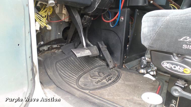 image for item DB3499 1998 Freightliner semi truck