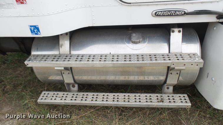 image for item DB3499 1998 Freightliner semi truck