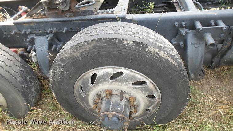 image for item DB3499 1998 Freightliner semi truck