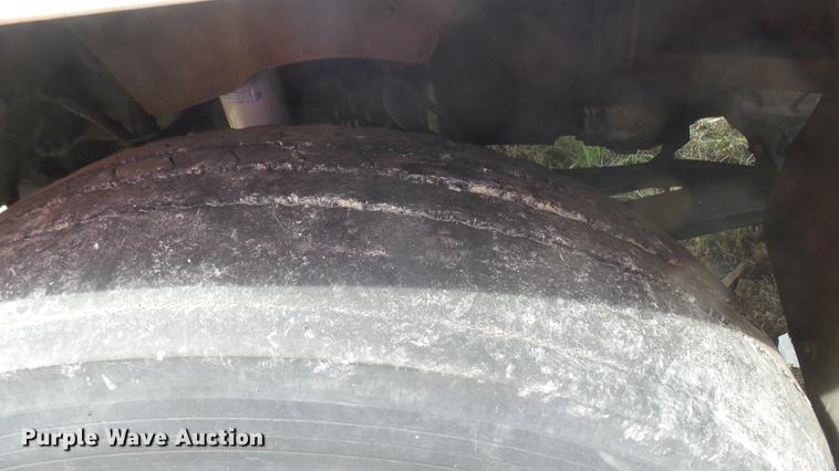 image for item DB3499 1998 Freightliner semi truck