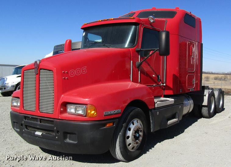 image for item DB5937 2007 Kenworth T600 semi truck