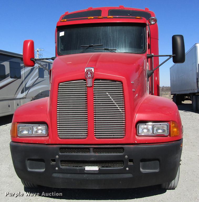 image for item DB5937 2007 Kenworth T600 semi truck