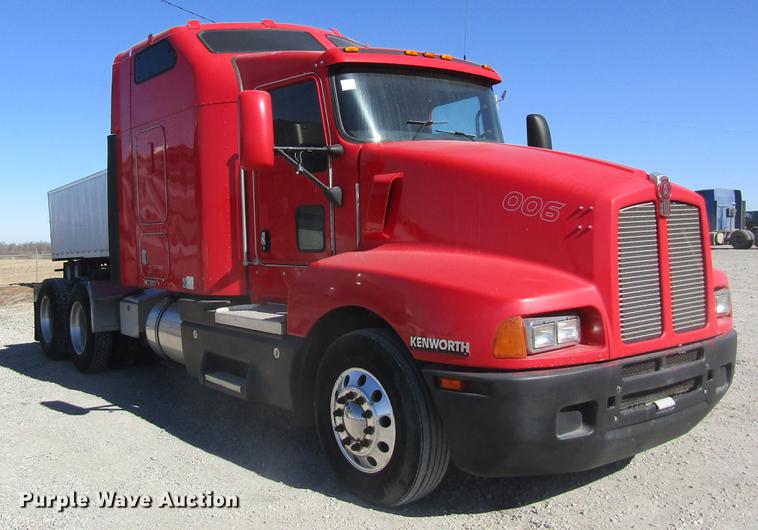 image for item DB5937 2007 Kenworth T600 semi truck