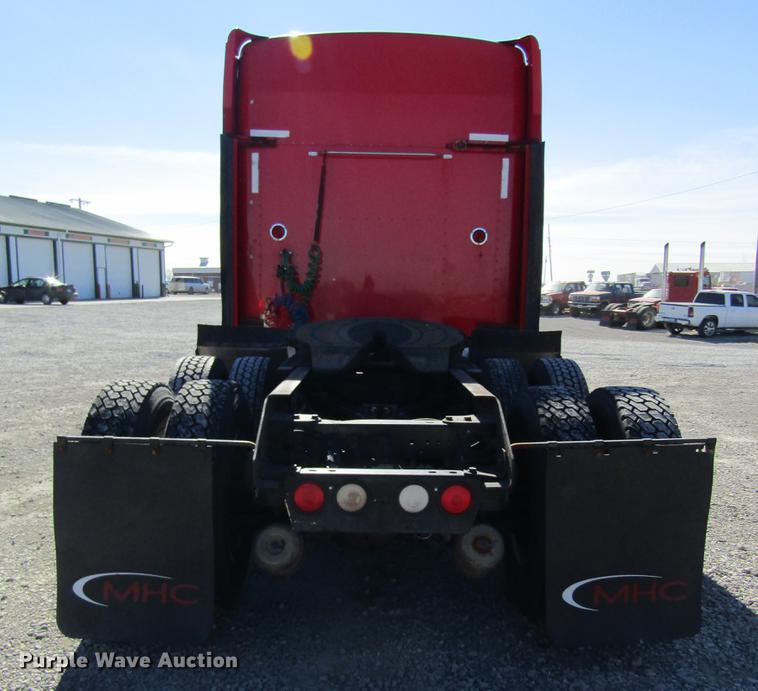 image for item DB5937 2007 Kenworth T600 semi truck