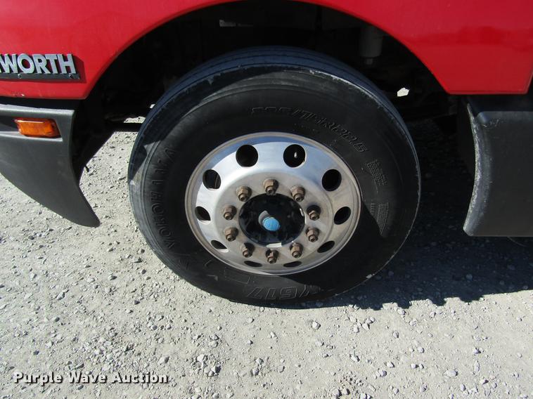 image for item DB5937 2007 Kenworth T600 semi truck