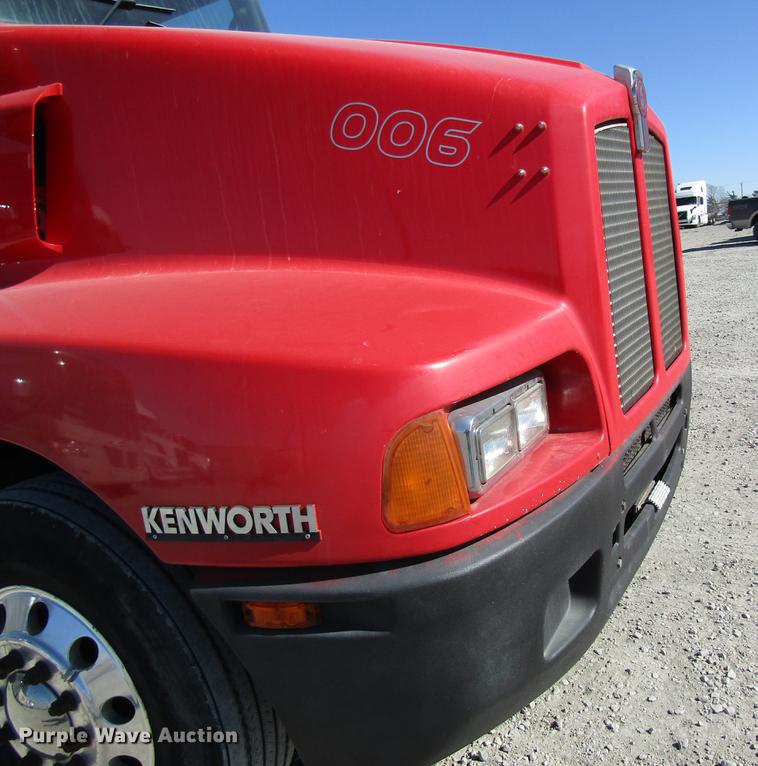image for item DB5937 2007 Kenworth T600 semi truck