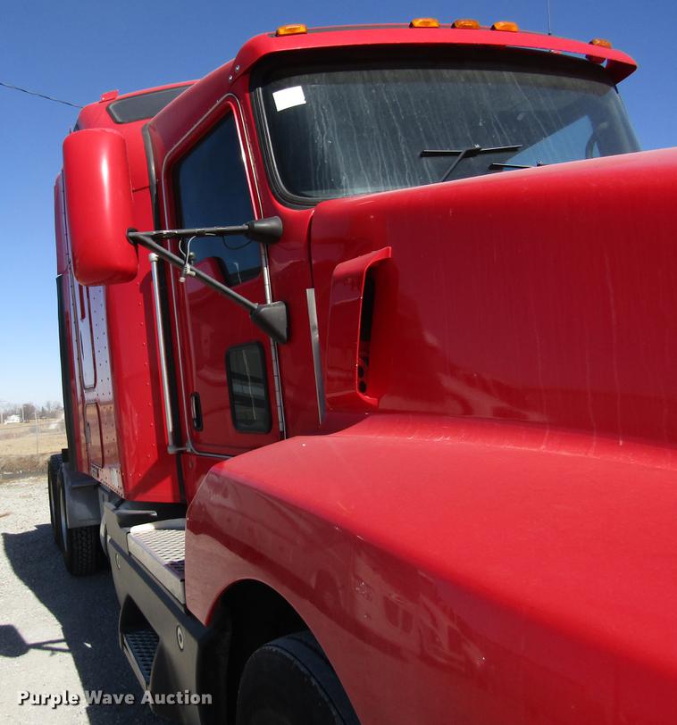 image for item DB5937 2007 Kenworth T600 semi truck