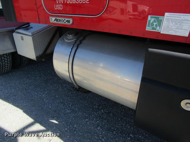 image for item DB5937 2007 Kenworth T600 semi truck