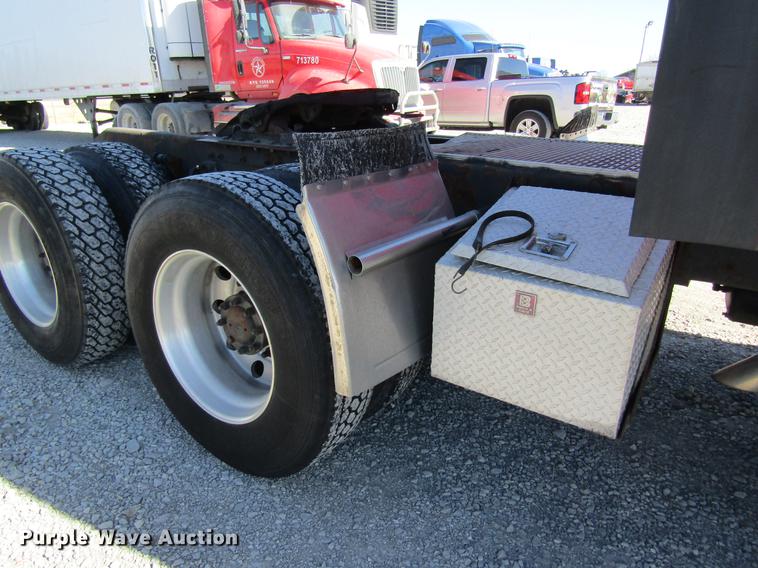 image for item DB5937 2007 Kenworth T600 semi truck