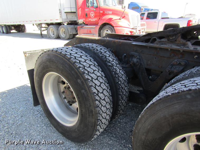 image for item DB5937 2007 Kenworth T600 semi truck