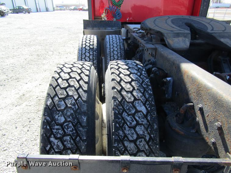 image for item DB5937 2007 Kenworth T600 semi truck