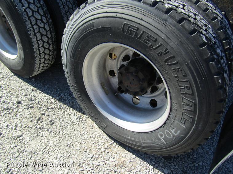 image for item DB5937 2007 Kenworth T600 semi truck