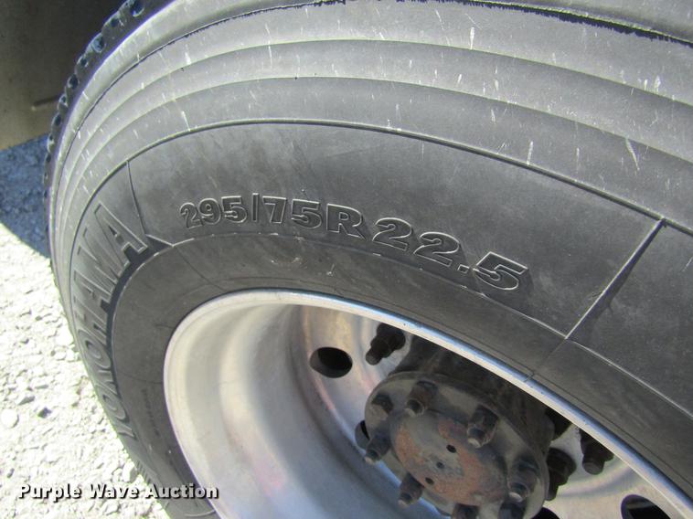 image for item DB5937 2007 Kenworth T600 semi truck