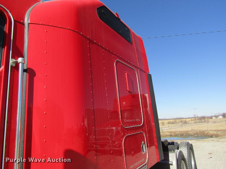 image for item DB5937 2007 Kenworth T600 semi truck