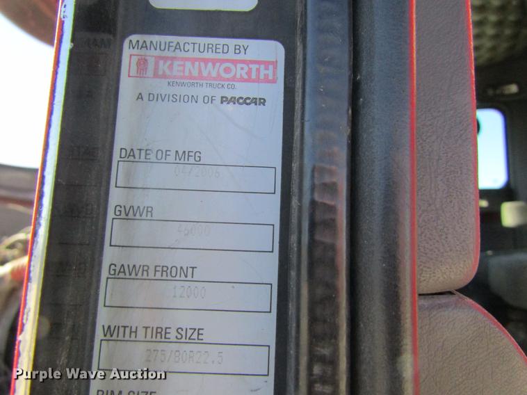 image for item DB5937 2007 Kenworth T600 semi truck
