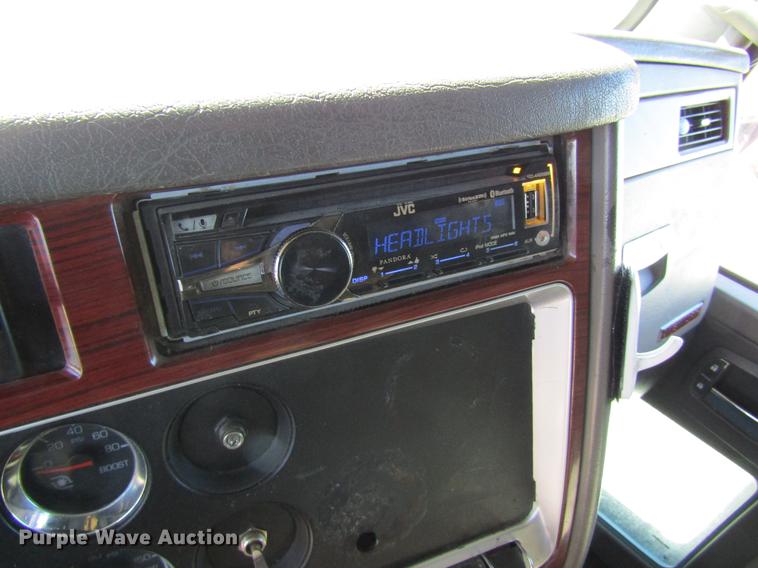 image for item DB5937 2007 Kenworth T600 semi truck