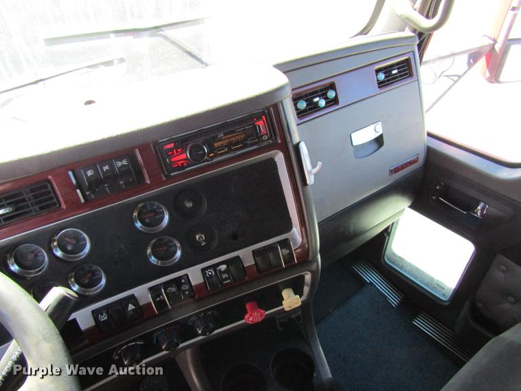 image for item DB5937 2007 Kenworth T600 semi truck