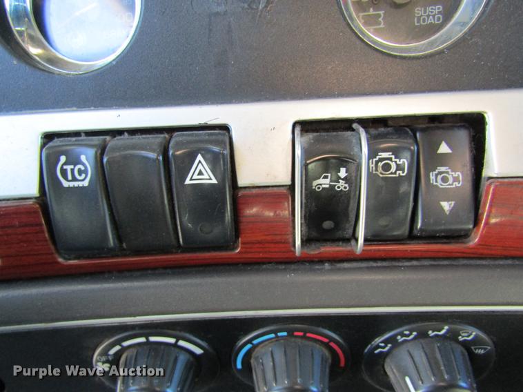 image for item DB5937 2007 Kenworth T600 semi truck