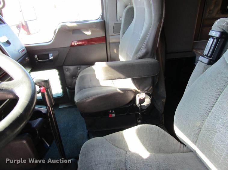 image for item DB5937 2007 Kenworth T600 semi truck