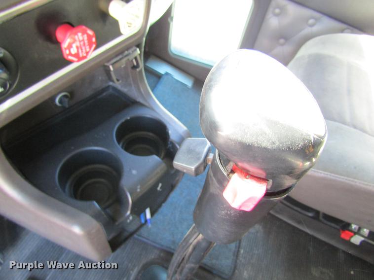 image for item DB5937 2007 Kenworth T600 semi truck