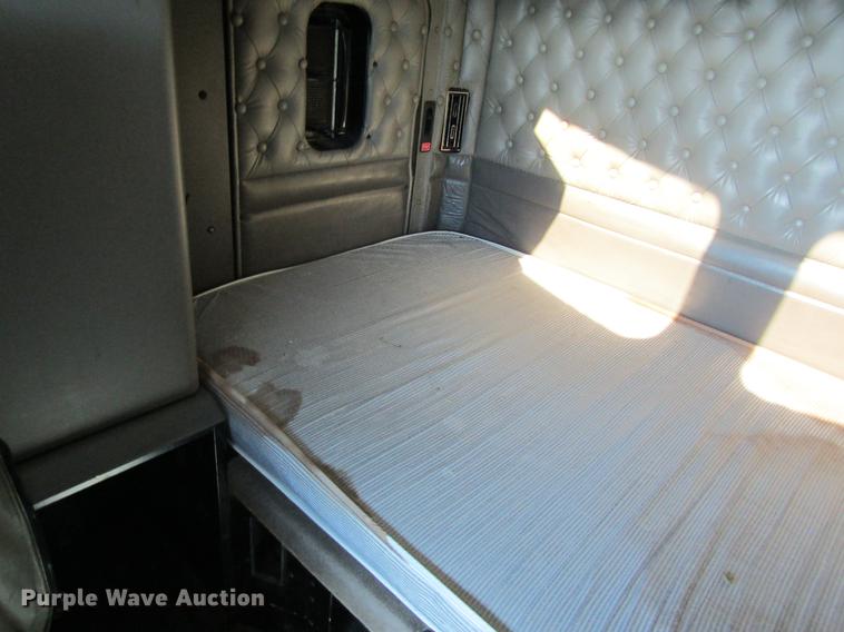 image for item DB5937 2007 Kenworth T600 semi truck