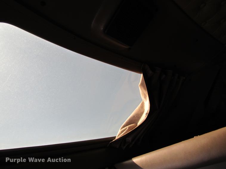 image for item DB5937 2007 Kenworth T600 semi truck