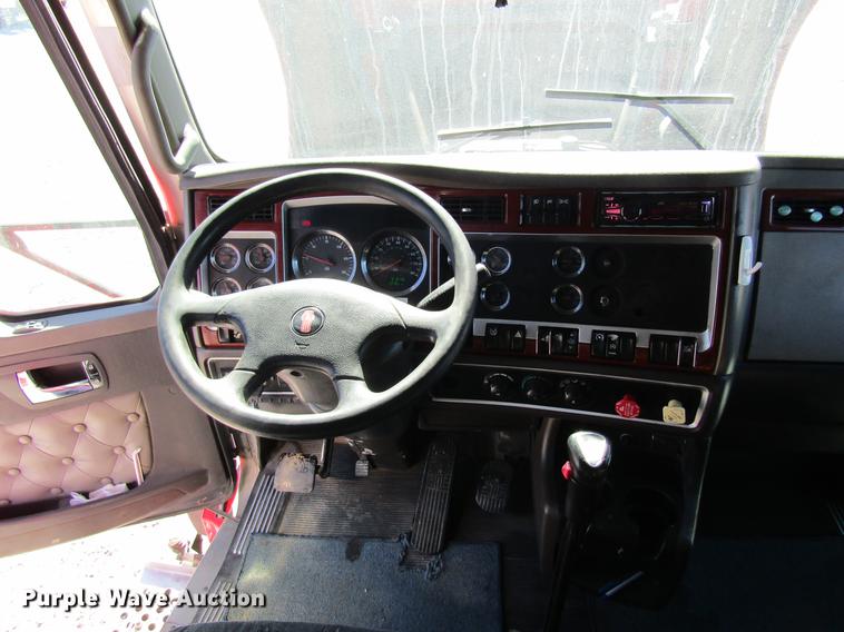 image for item DB5937 2007 Kenworth T600 semi truck