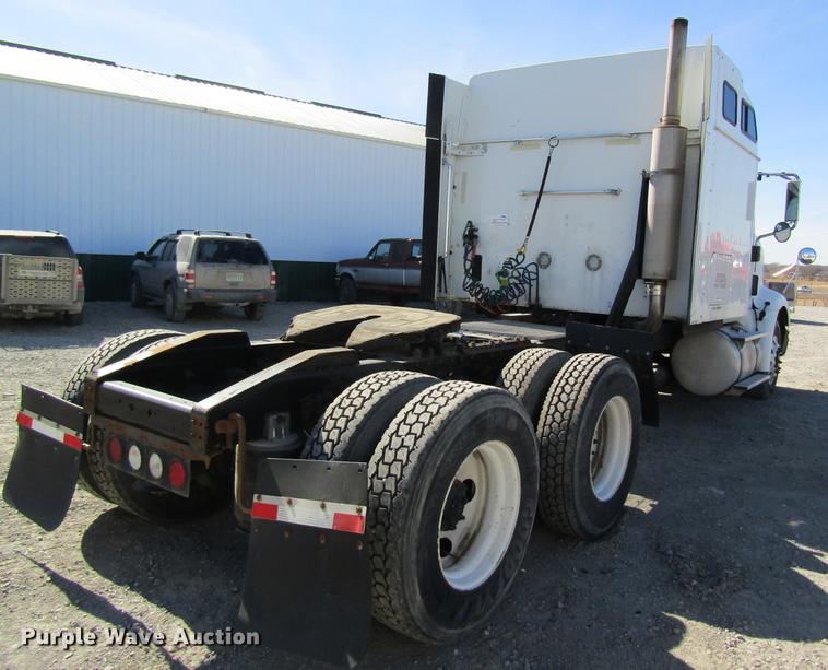 image for item DB5939 2007 International 9400i semi truck