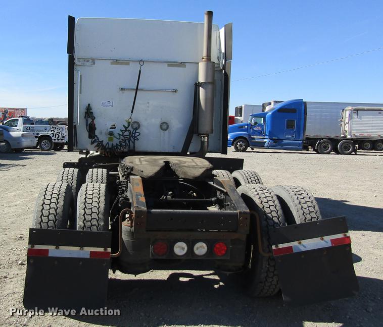 image for item DB5939 2007 International 9400i semi truck