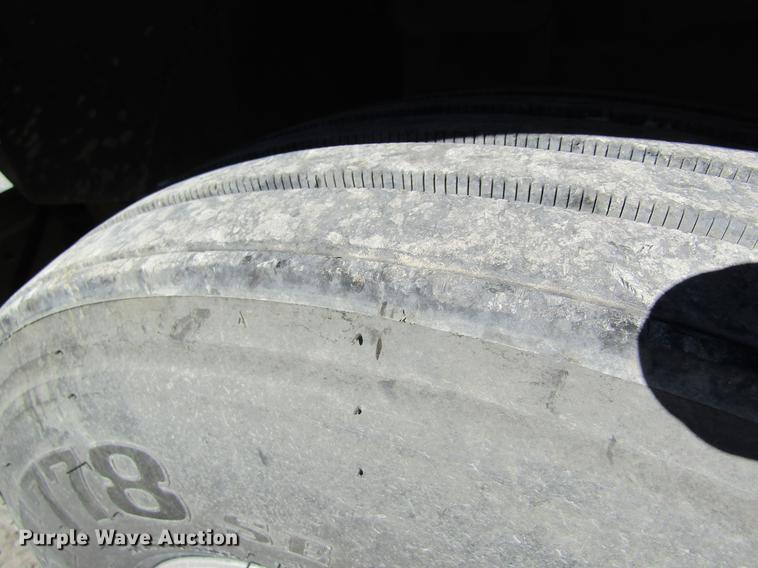 image for item DB5939 2007 International 9400i semi truck