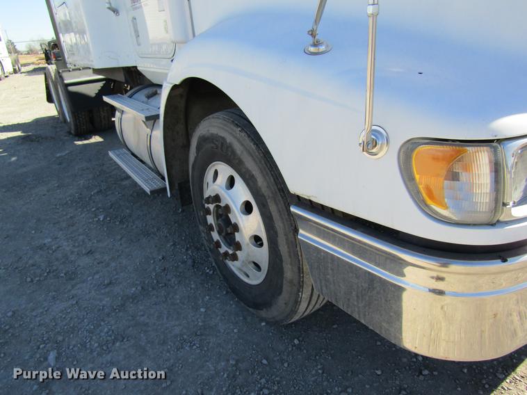 image for item DB5939 2007 International 9400i semi truck