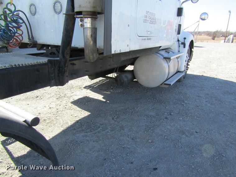 image for item DB5939 2007 International 9400i semi truck