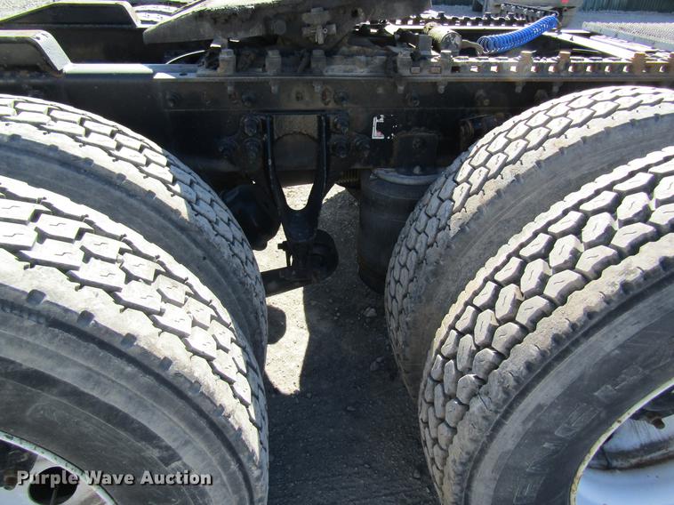 image for item DB5939 2007 International 9400i semi truck