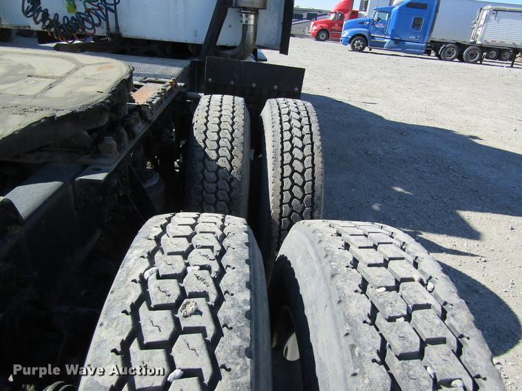 image for item DB5939 2007 International 9400i semi truck