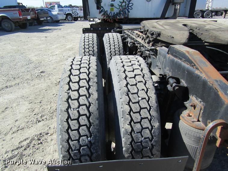 image for item DB5939 2007 International 9400i semi truck