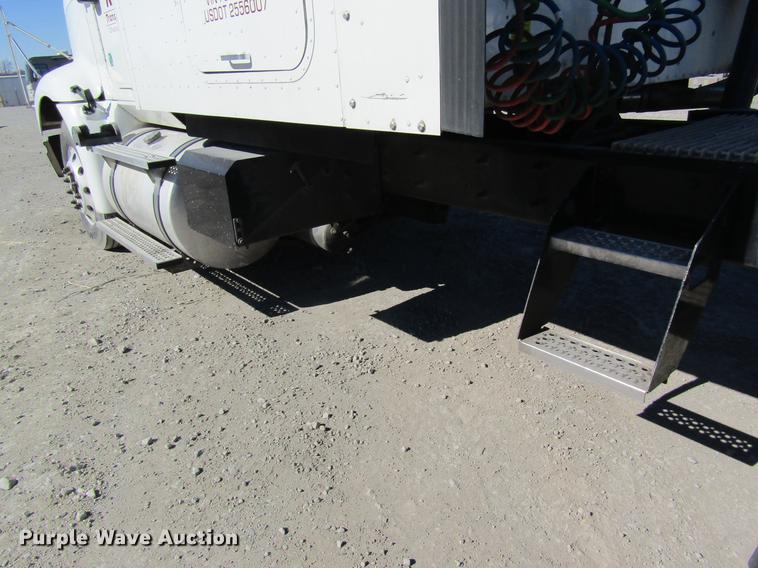 image for item DB5939 2007 International 9400i semi truck