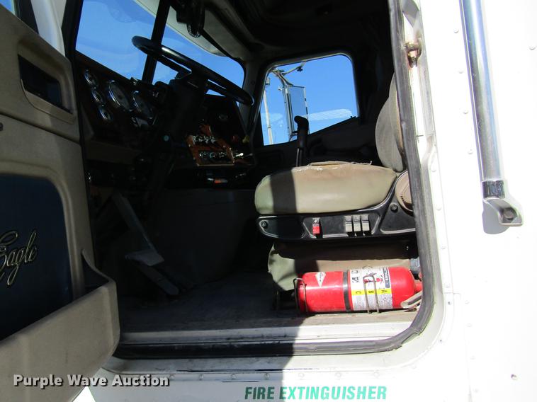 image for item DB5939 2007 International 9400i semi truck