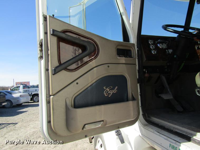 image for item DB5939 2007 International 9400i semi truck